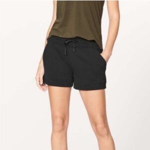 NWOT Lululemon Athletica Warm Down Short 4” hem in Black. Size 6.